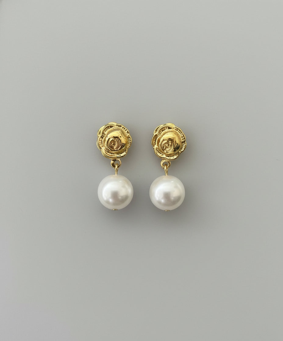 gold coloured with natural fresh water pearls droped