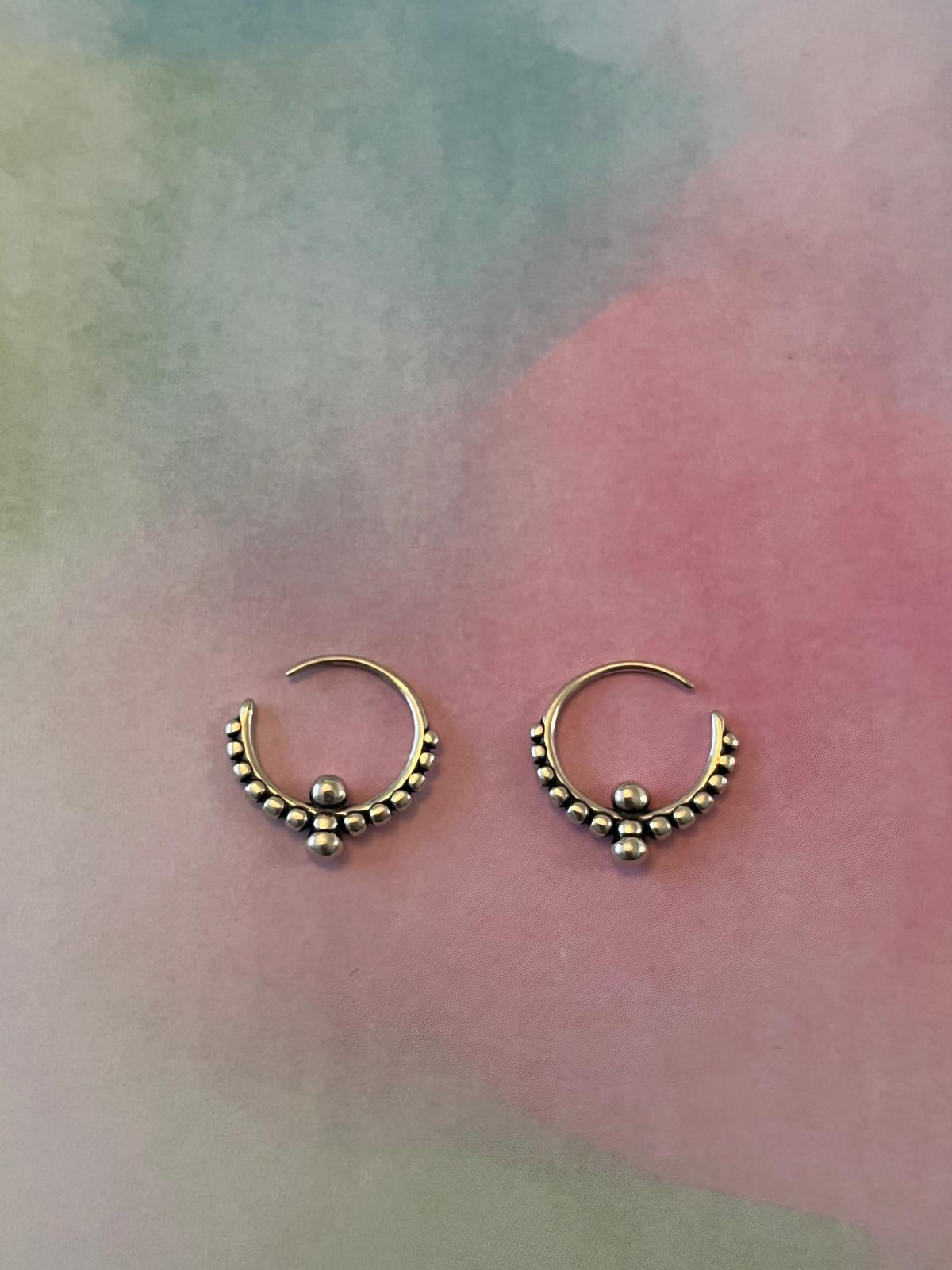 Circle bead hoop earring