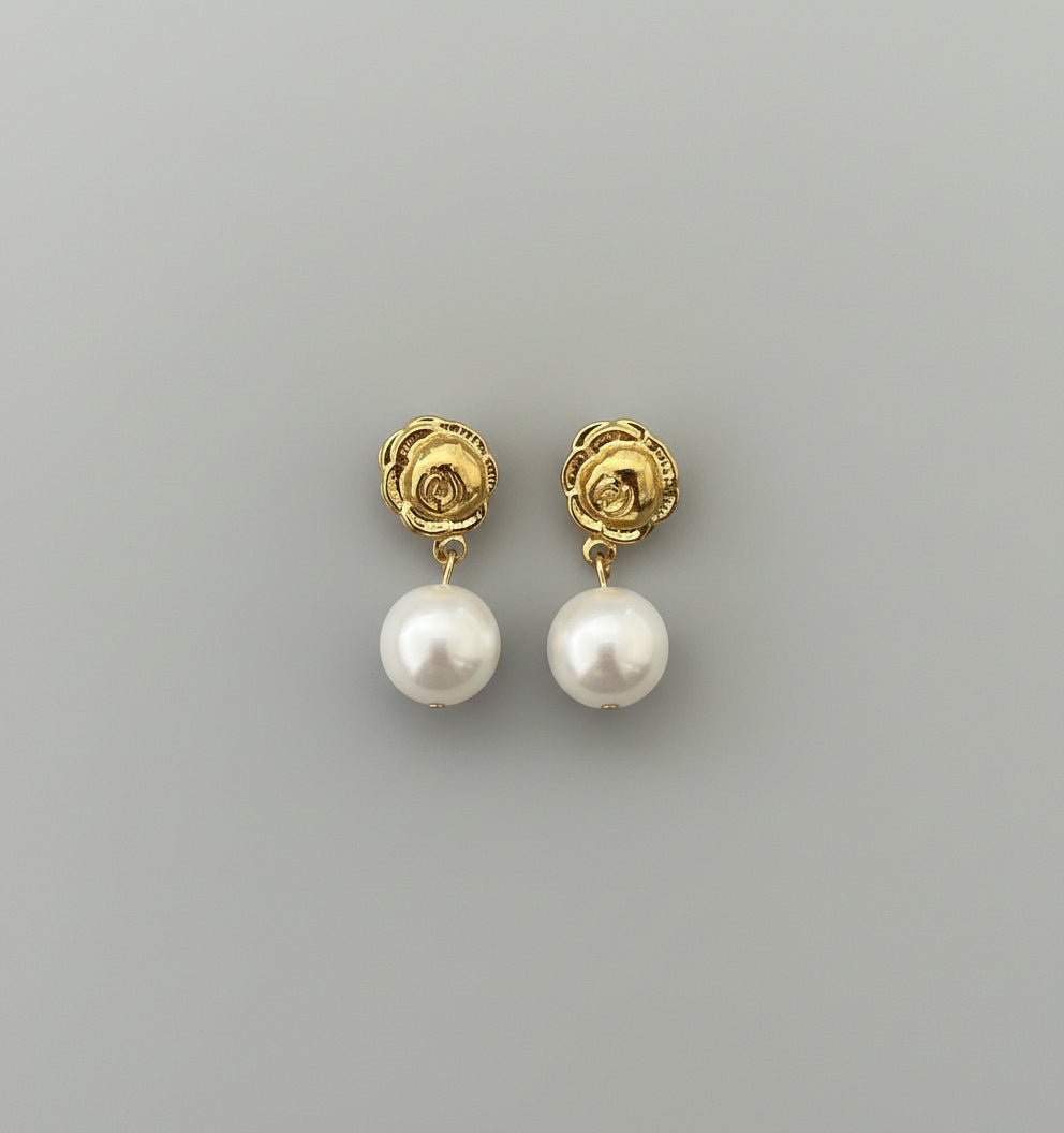 gold coloured with natural fresh water pearls droped