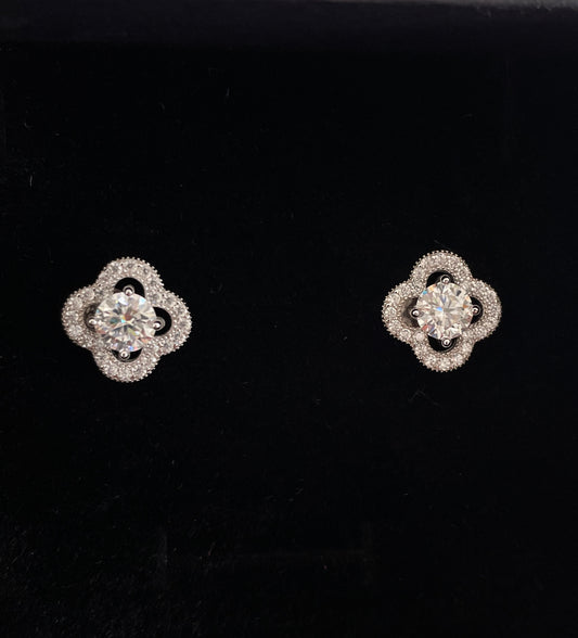 Moissanite clover leaf stud earring