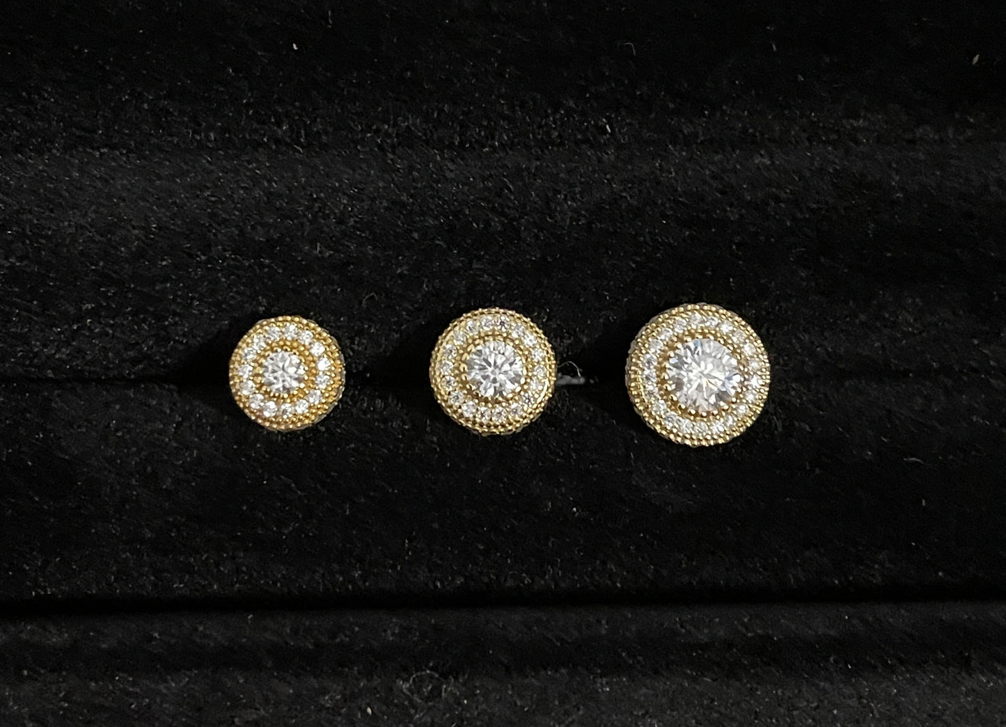 Moisante stud earring