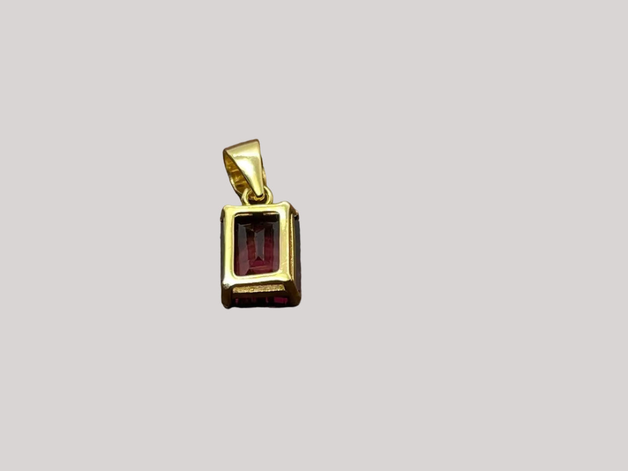 Malavi Garnet Sterling Silver Gold Plated pendant